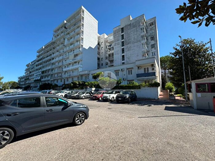 Appartamento quadrilocale in vendita in Via Galileo Galilei, Napoli