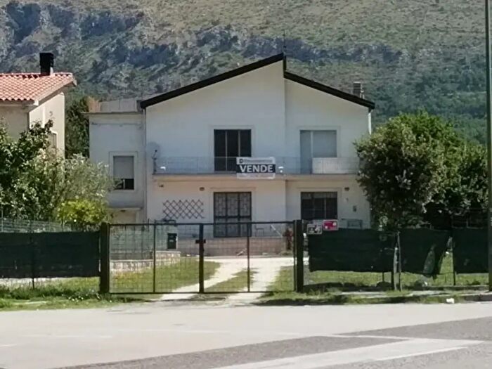 Casa con 6 locali in vendita in Via San Cataldo, San Pietro Infine