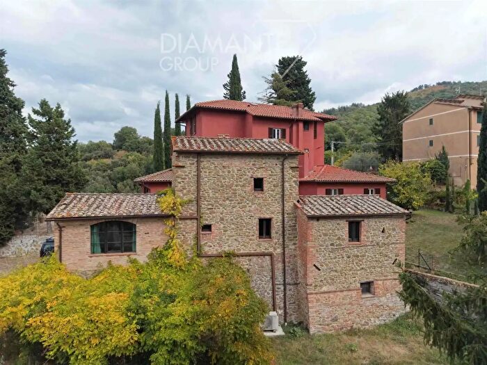 Casa quadrilocale in affitto in Paciano