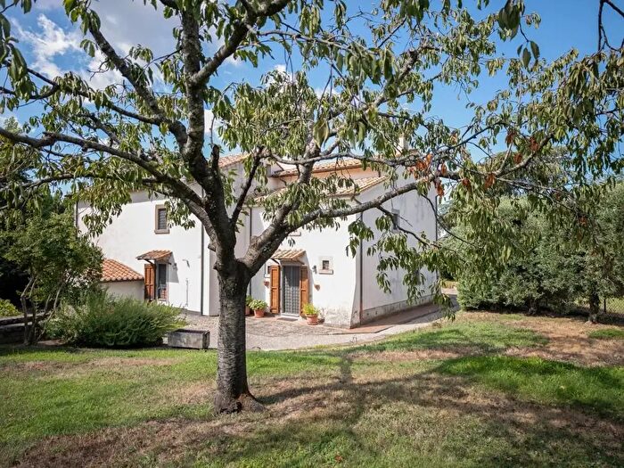 Casa con 6 locali in vendita in Viterbo