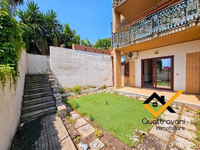 Appartamento bilocale in affitto in Via Vampolieri, Centro, Aci Castello