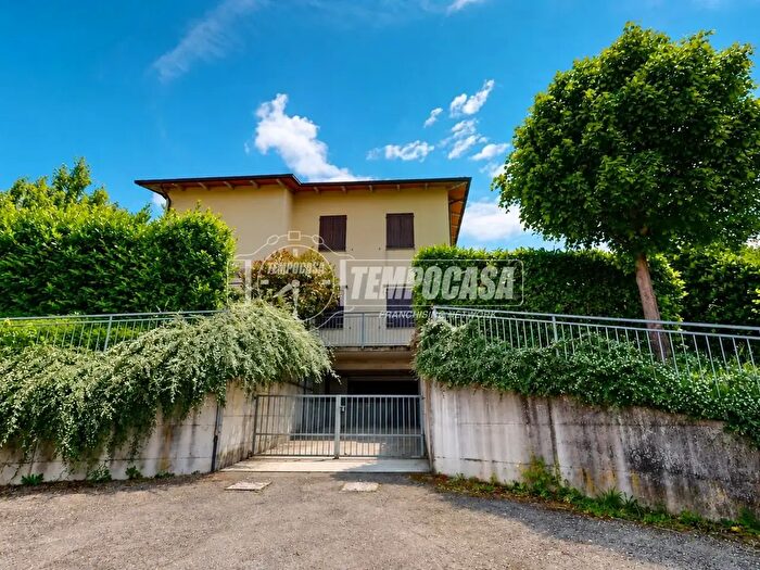 Appartamento trilocale in vendita in Via Ugo Foscolo B, Zocca