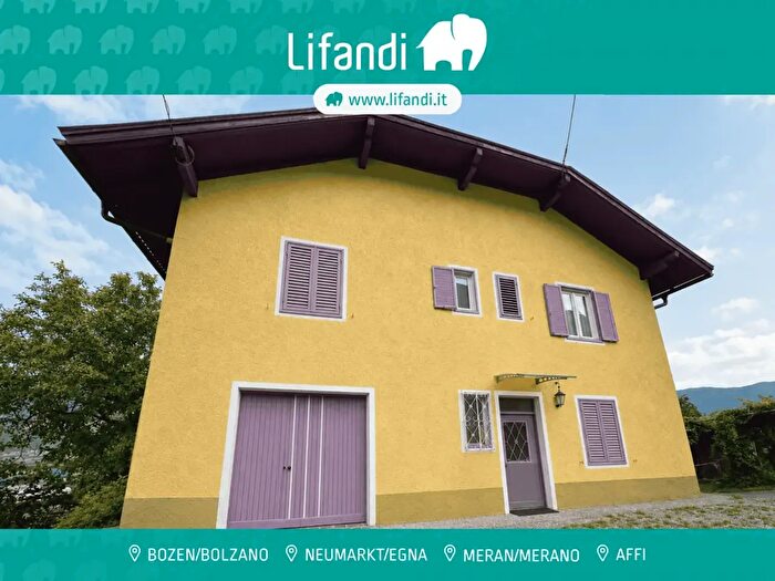 Casa con 5 locali in vendita in Termeno Sulla Strada Del Vino