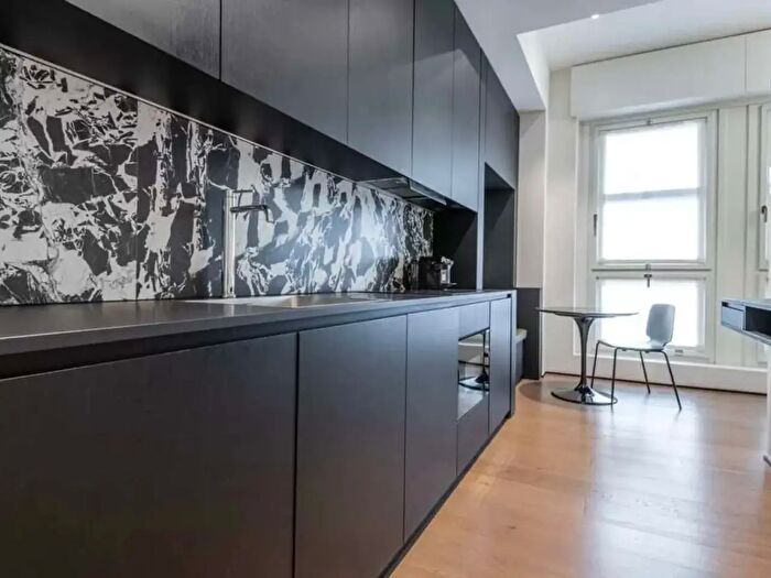 Appartamento monolocale in affitto in Corso Magenta, Milano