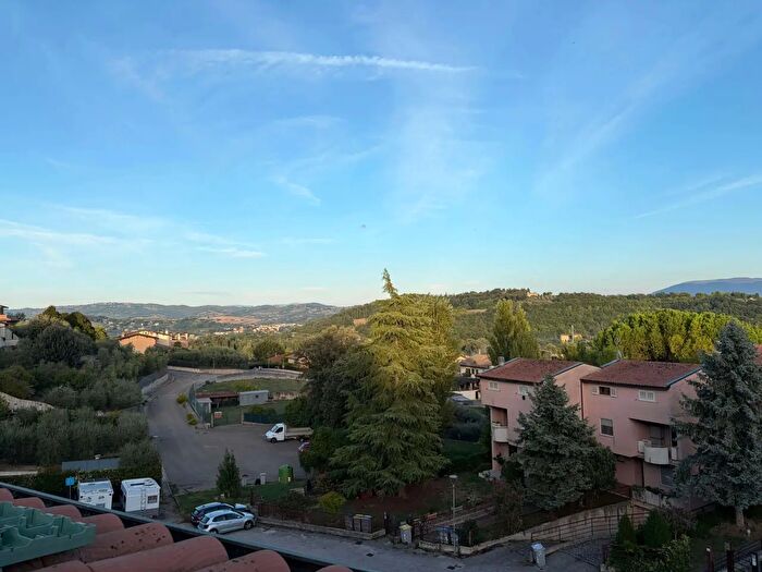 Casa con 8 locali in vendita in Via E Fiorentini, Perugia