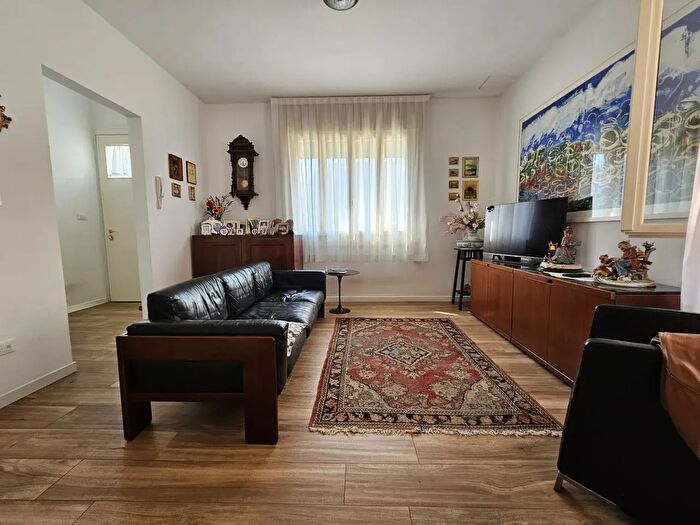 Appartamento trilocale in vendita in Viale Astichello, Vicenza