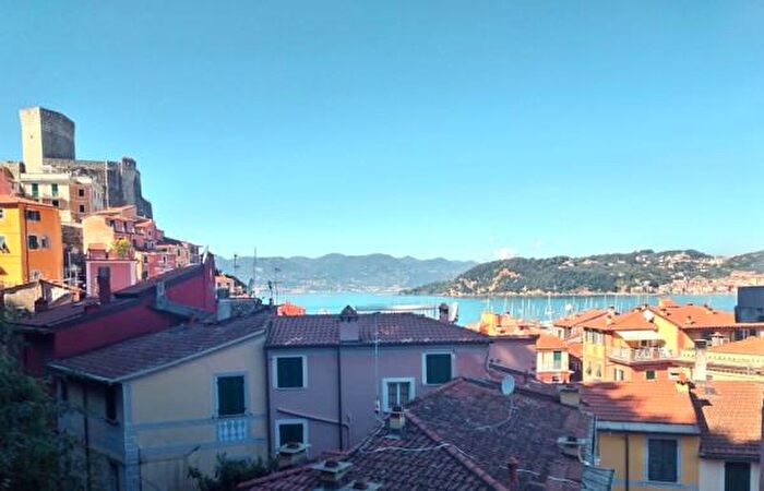 Casa quadrilocale in vendita in Piazza Giuseppe Garibaldi, Lerici