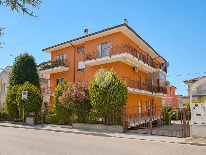 Appartamento trilocale in vendita in Via Ugo Foscolo, Civitanova Marche