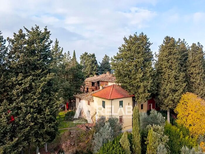 Casa con 12 locali in vendita in Via Paterno, Montespertoli