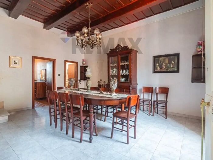 Appartamento con 5 locali in vendita in Ischia Di Castro