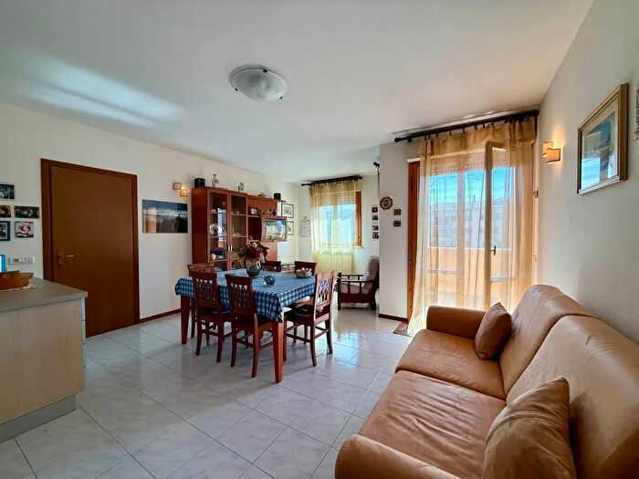 Appartamento trilocale in vendita in Via Cecioni, Orbetello