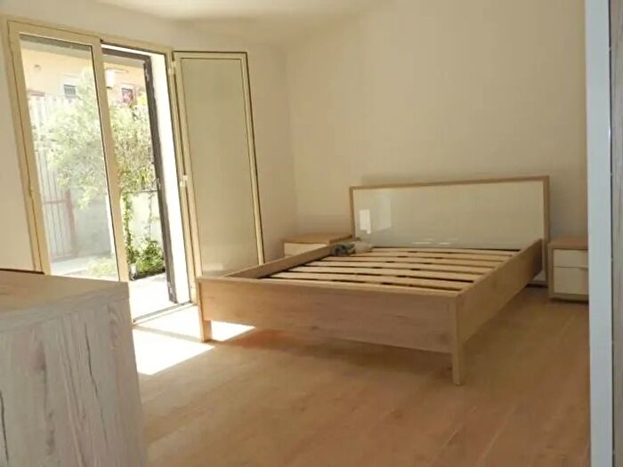 Appartamento trilocale in affitto in Via Wrzì, Catania