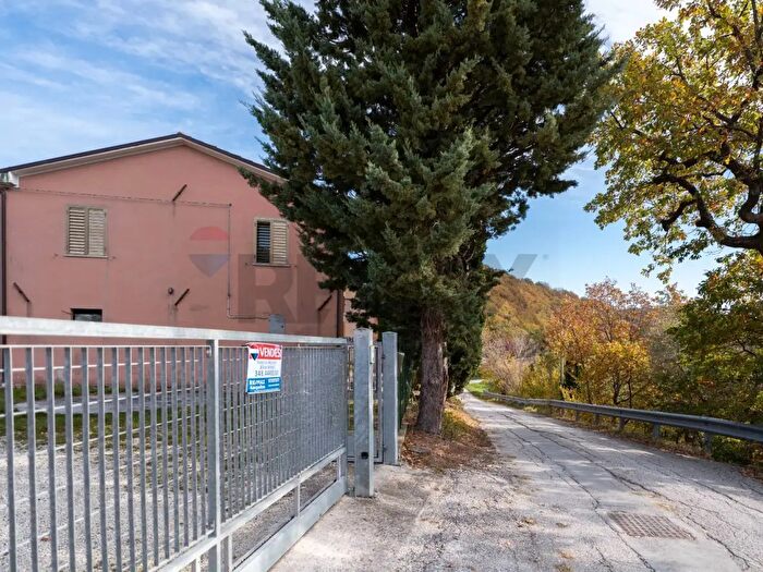 Casa con 5 locali in vendita in Contrada Forchiusa, Serra San Quirico