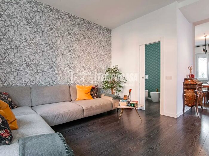 Casa con 5 locali in vendita in Via Lecco, Saronno