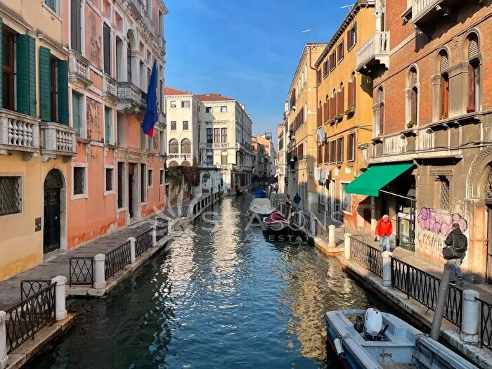 Appartamento con 10 locali in vendita in Venezia