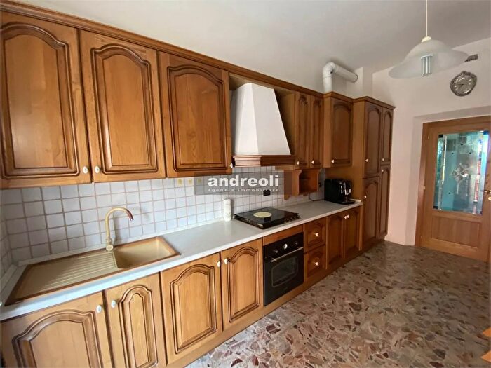 Appartamento con 5 locali in vendita in Jesi