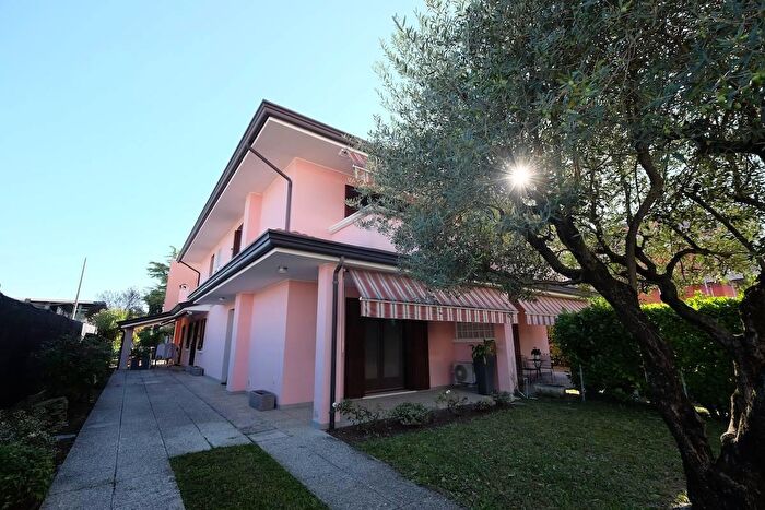 Appartamento con 7 locali in vendita in Pordenone