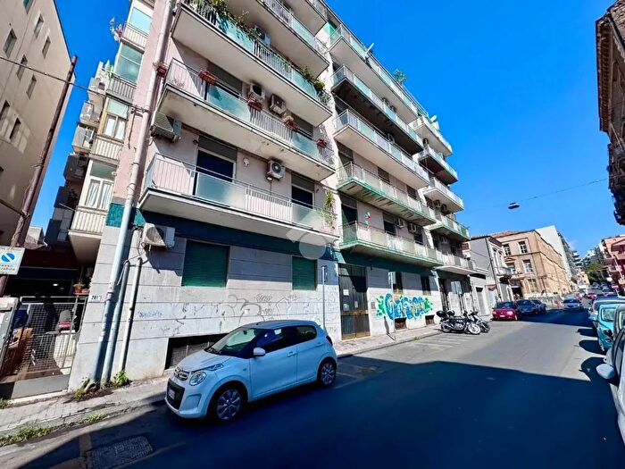 Appartamento quadrilocale in vendita in Via Caronda, Catania