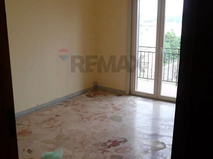 Appartamento con 6 locali in vendita in Via Carnevale, Caltanissetta