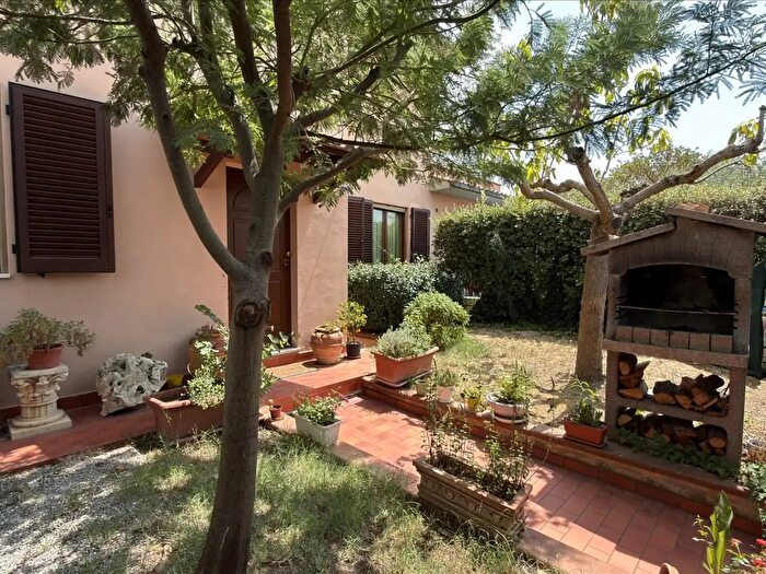 Appartamento con 6 locali in vendita in Piazza Giuseppe Ungaretti d, Castiglione Del Lago