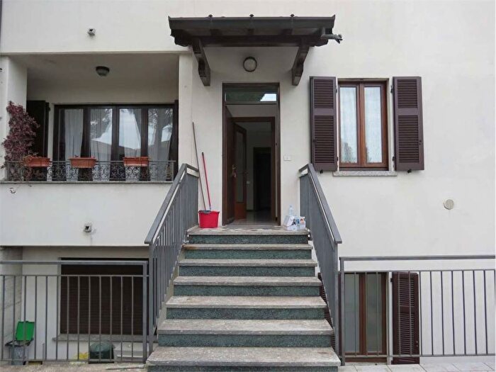 Appartamento bilocale in affitto in Via Volta, Centro, Casnate con Bernate