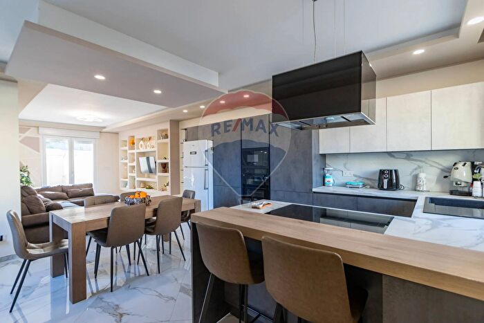 Casa trilocale in vendita in Via SantAmbrogio, Triuggio