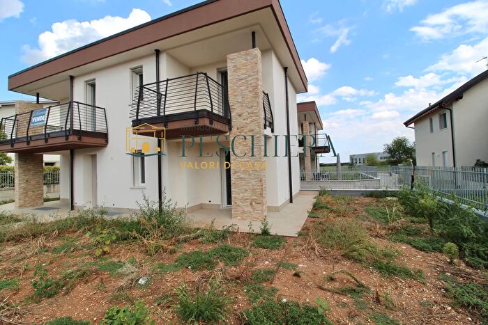 Casa con 7 locali in vendita in Via Venezia, Valeggio Sul Mincio