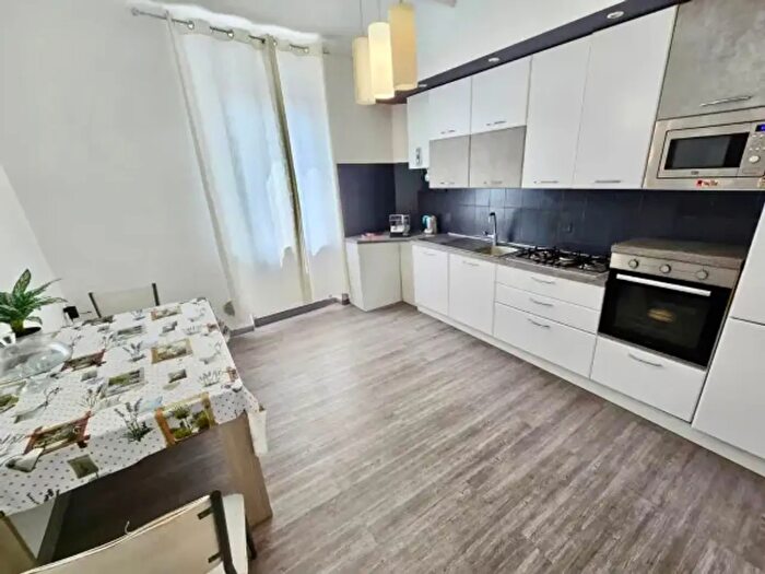 Appartamento quadrilocale in vendita in Via Giugno, Piacenza