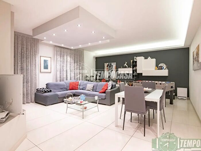 Appartamento con 5 locali in vendita in Via Fratelli di Dio B, Sesto San Giovanni