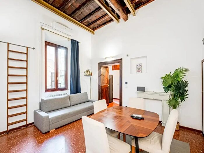 Appartamento bilocale in vendita in Via dei Prefetti, Roma