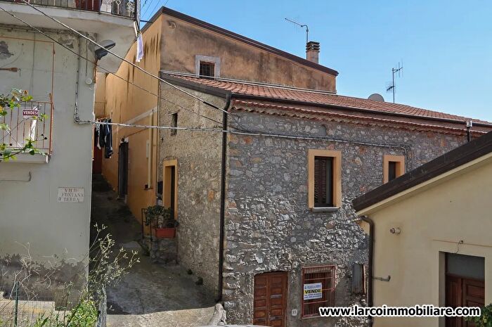 Casa con 6 locali in vendita in Santa Domenica Talao