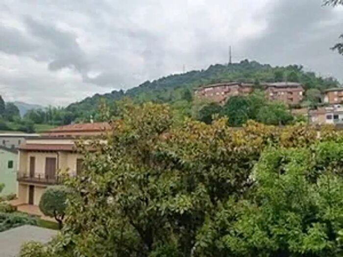 Appartamento trilocale in vendita in Como