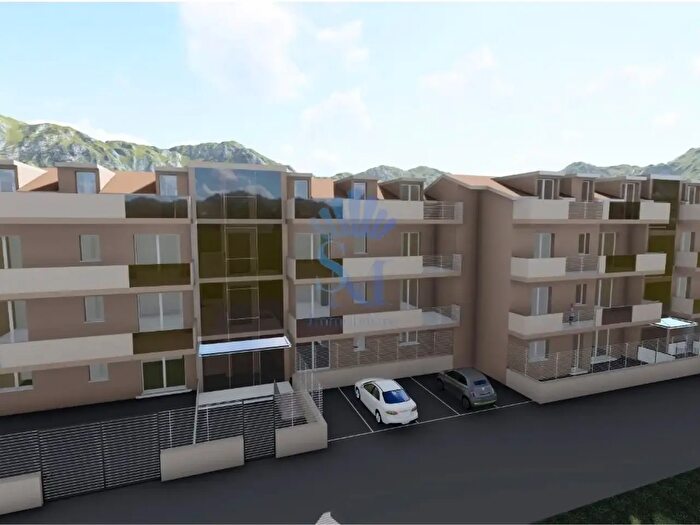 Appartamento quadrilocale in vendita in Via Nazionale Appia, Casapulla