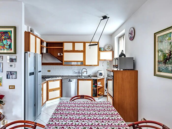 Appartamento con 5 locali in vendita in Via Antonio Vivaldi, Cavaria Con Premezzo