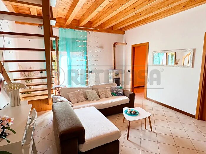 Appartamento con 5 locali in vendita in Via Paolo Borsellino, Bolzano Vicentino