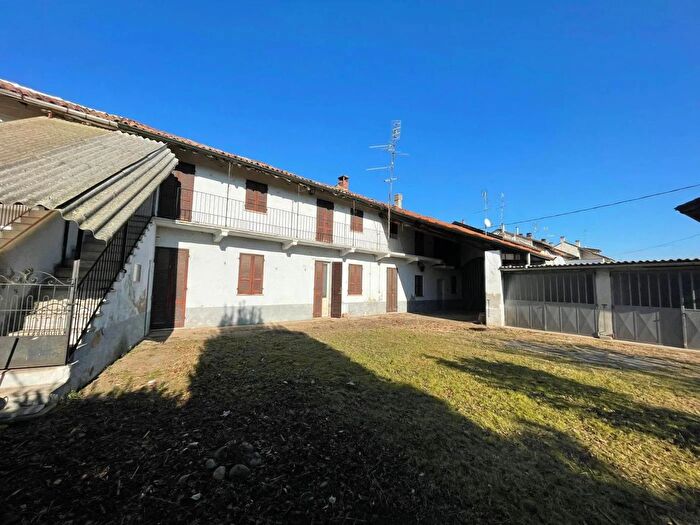 Casa con 6 locali in vendita in Strada Provinciale di Granozzo Novara, Novara