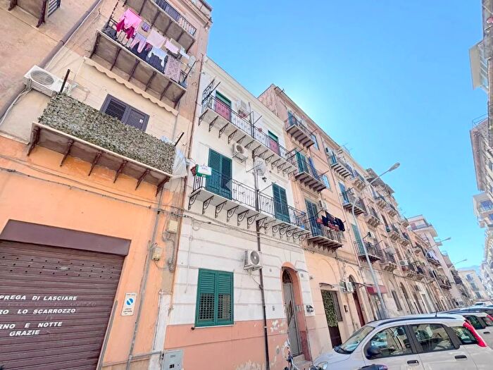 Appartamento trilocale in vendita in Via Polara, Palermo