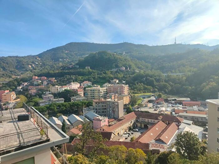 Appartamento quadrilocale in vendita in Via dei Carpentieri Genova, Genova
