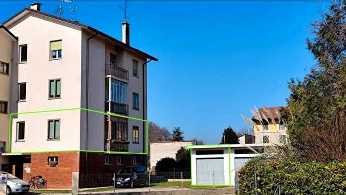 Appartamento con 5 locali in vendita in Via Indipendenza, Flaibano