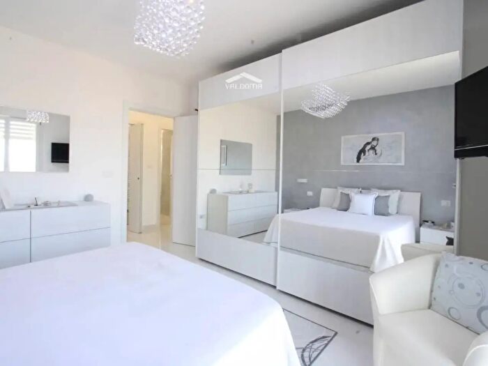 Appartamento con 5 locali in vendita in Via Montelungo, Ugento