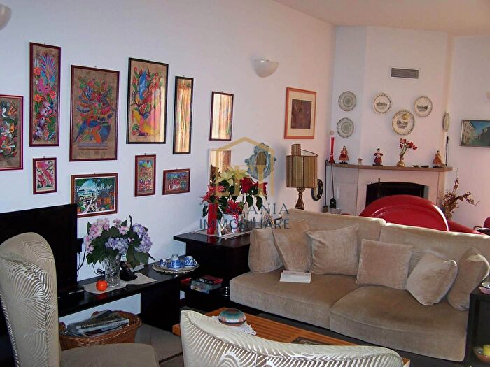 Casa con 5 locali in vendita in Casole DElsa