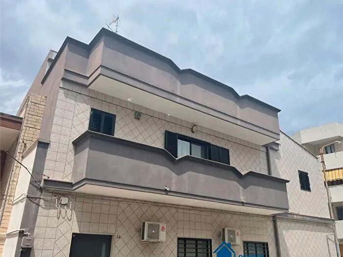 Casa con 6 locali in vendita in Capurso