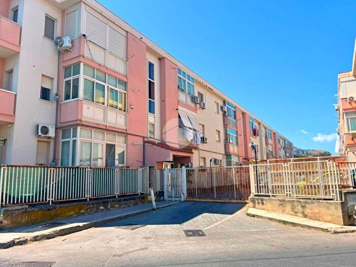 Appartamento quadrilocale in vendita in CORSO DEI MILLE, Acqua dei Corsari, Palermo