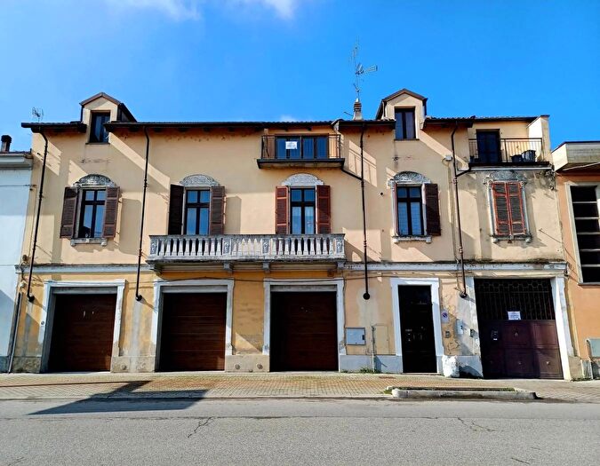 Appartamento con 6 locali in vendita in Viale Fratelli Brignone Trino, Trino