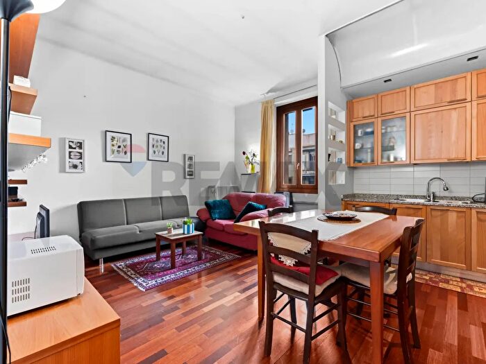 Appartamento trilocale in vendita in Via Laurana, Milano