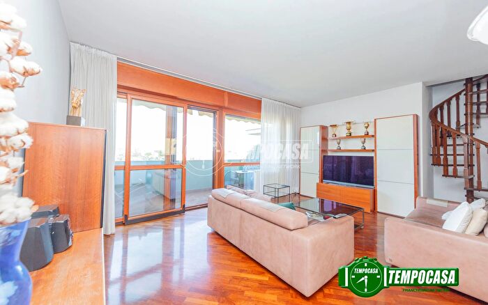 Appartamento con 5 locali in vendita in Via Polidoro da Caravaggio, Milano