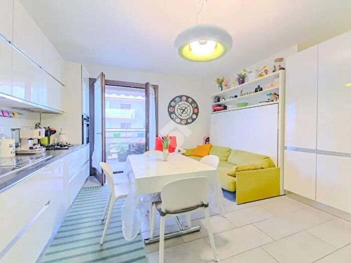 Appartamento trilocale in vendita in Viale Sarca, Milano
