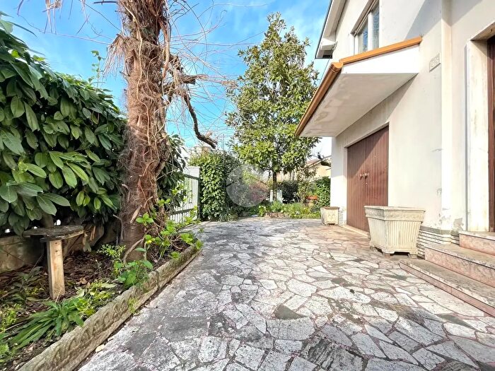 Casa quadrilocale in vendita in Via Roma, Brescia