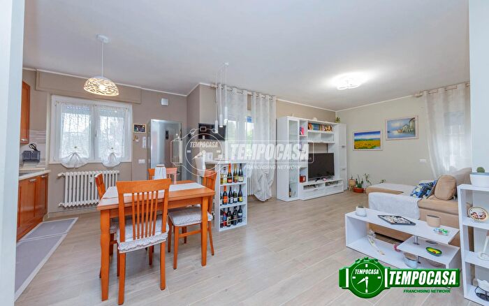 Appartamento trilocale in vendita in Via Monte Grappa, Calvignasco