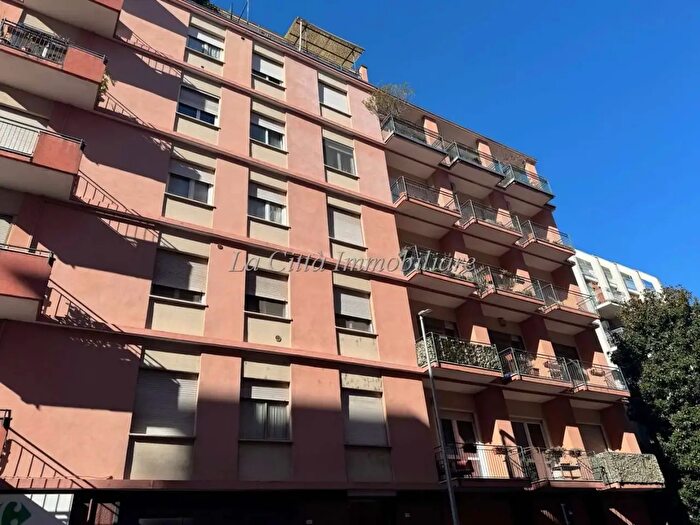 Appartamento con 5 locali in affitto in Novara